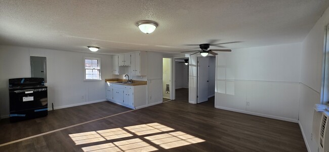 Building Photo - 1607 Warnke Rd NW