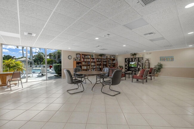 Building Photo - 2970 NE 16th Ave