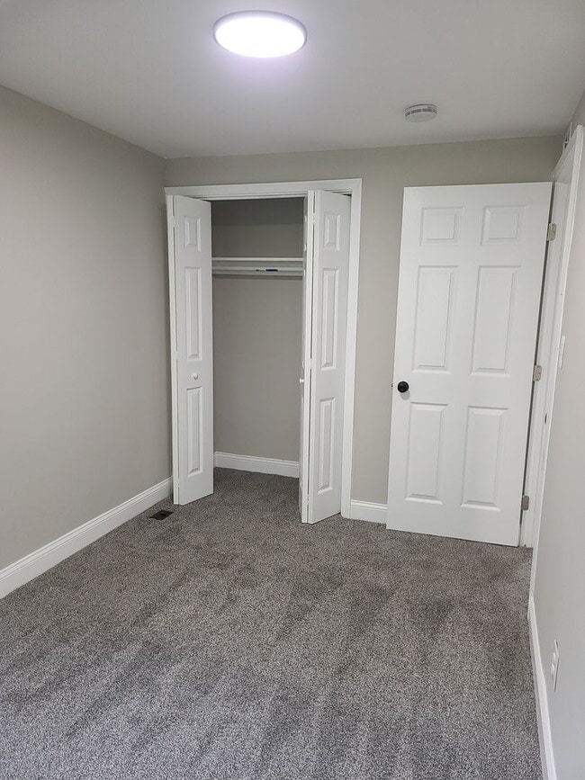 Building Photo - Newly Renovated Townhome Coming Soon!