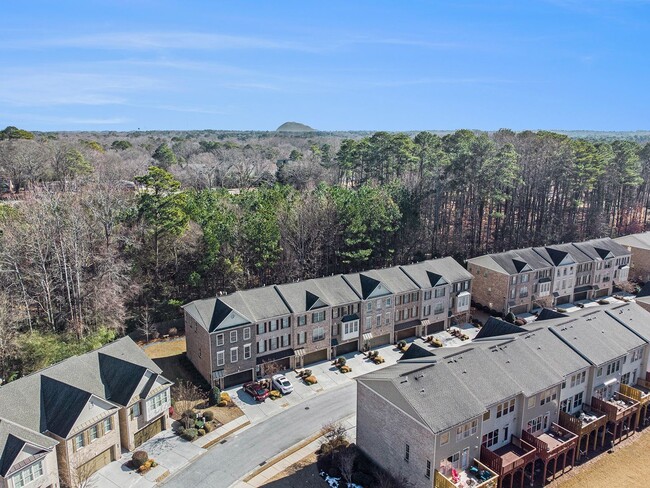 Building Photo - Tri Level Townhome in Tucker