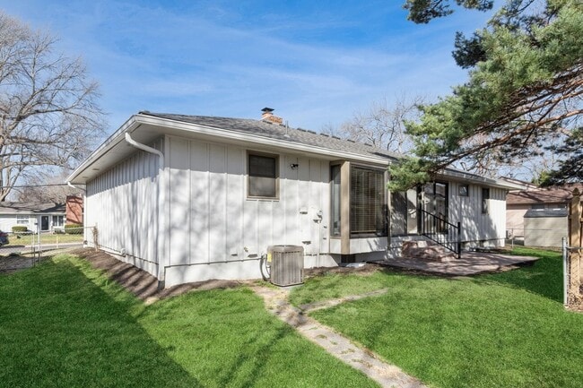 Building Photo - 7405 W 74th St