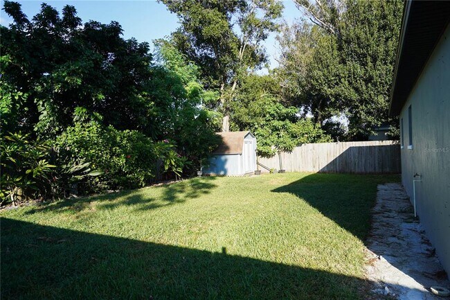 Building Photo - 5817 Dartmouth Ave N