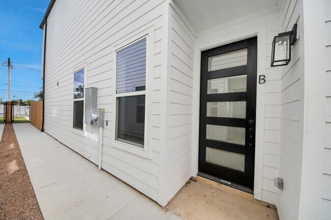 Building Photo - 2708 Bostic St