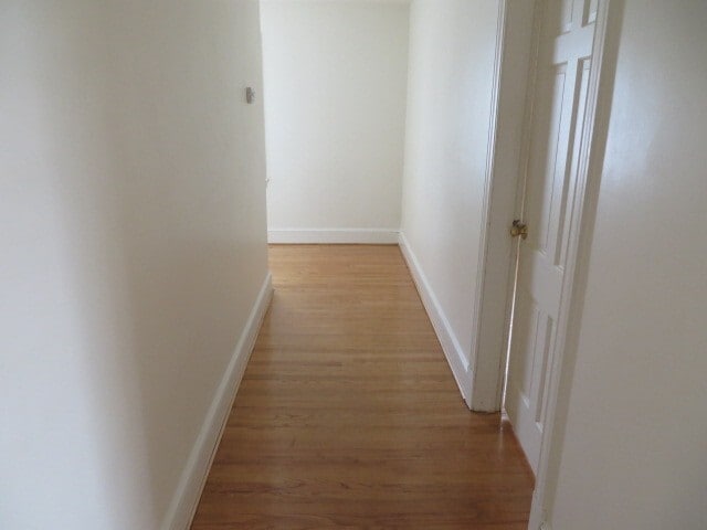 Building Photo - 2 Bedroom, 1 Bath South Hill Apartment Convenient to Shopping, Schools & Hospital