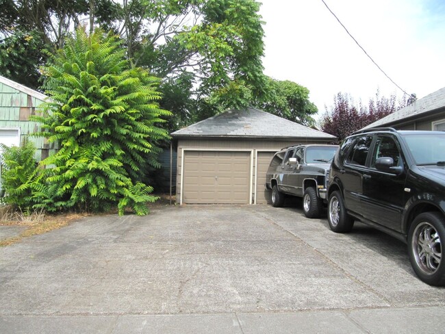 Building Photo - Fremont Duplex