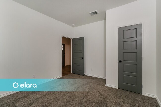 Building Photo - 2123 Hornbeam St