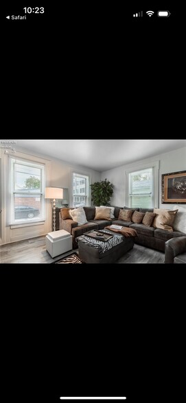Building Photo - 313 Barres Ln
