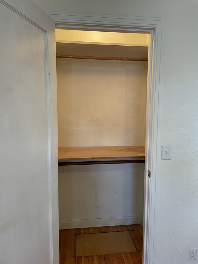 2nd Bedroom Closet - 209 Willamette Ave