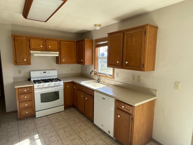 Building Photo - 125 Landing Gear Dr