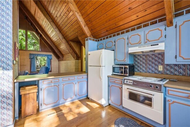 Building Photo - 114 Cherokee Dr S