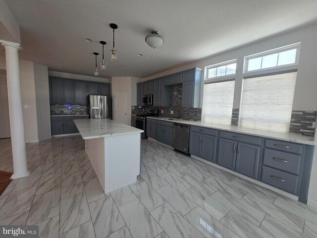 Building Photo - 1702 Allerford Dr