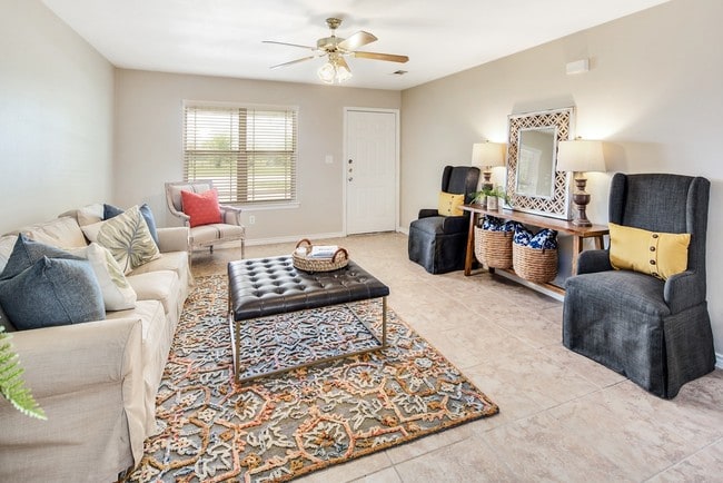 Building Photo - 9803 Risky's Ranch Dr