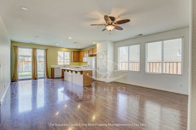 Building Photo - 3 bedroom, 2 bathroom Charming Plumas Lake...