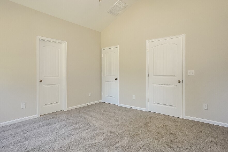 Building Photo - 360 Bainbridge Dr