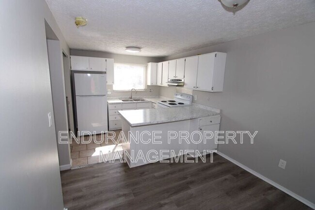 Building Photo - 2131 Kensington Dr
