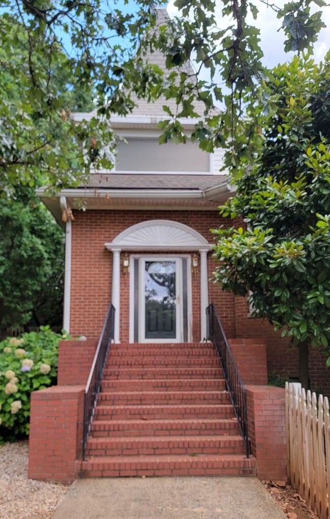 Building Photo - 112 Steele St