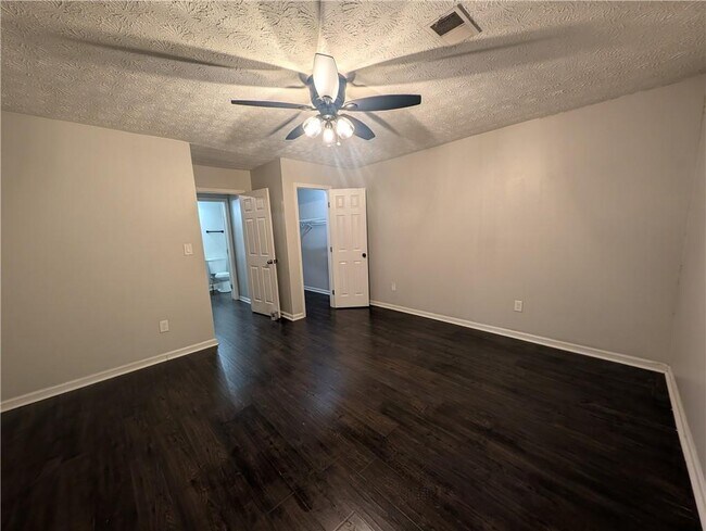 Building Photo - 155 Chesapeake Dr