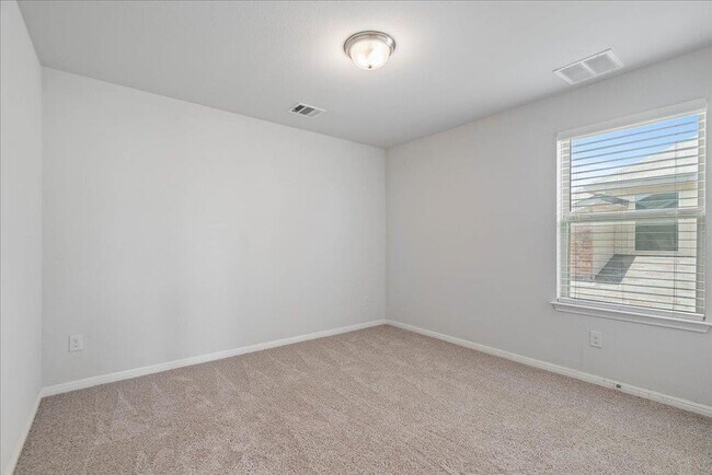 Building Photo - 5711 Pleasanton Pkwy
