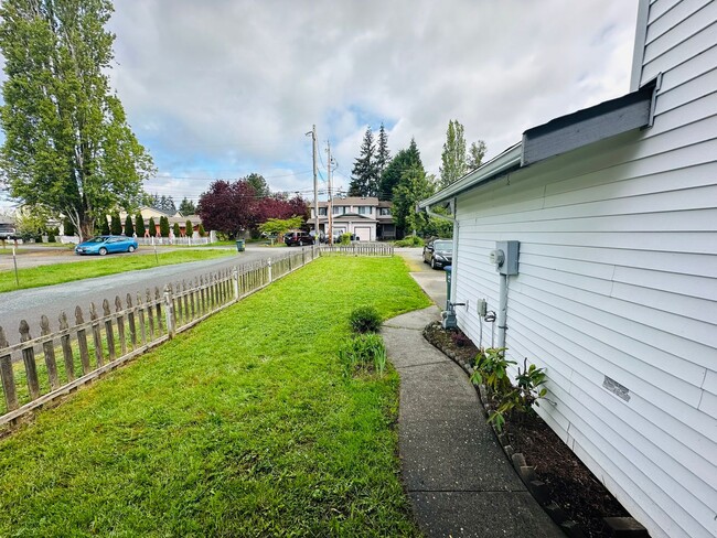 Building Photo - 3 Bed 2.5 Bath Roosevelt Area Remodeled  M...