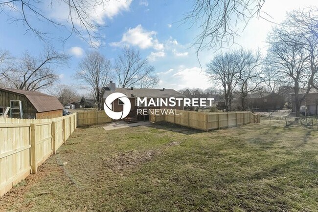 Building Photo - 4 Bedroom Pet-Friendly Home in Hendersonville, TN with Main Street Renewal