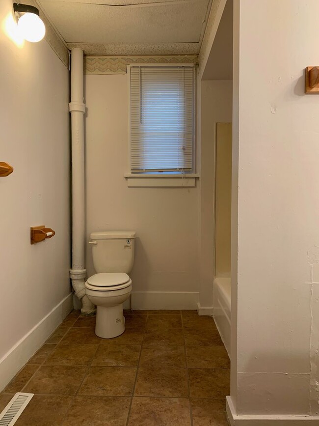 Building Photo - Two Bedroom House in Muskegon
