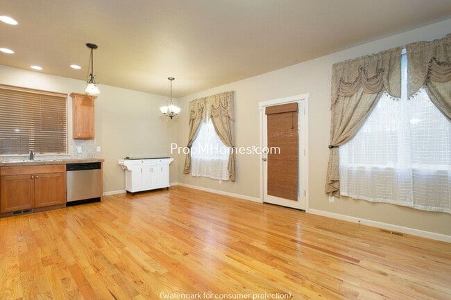 Building Photo - Charming Four Bedroom Home in Aloha on Quiet Cul-De-Sac!