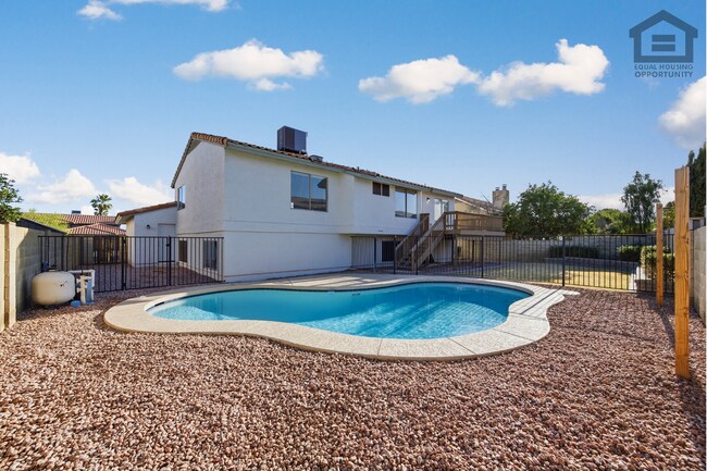 Building Photo - 6Bed/3Bath Split Level House at Cactus/75th Ave! Ready for Immediate Move-In! -- POOL!