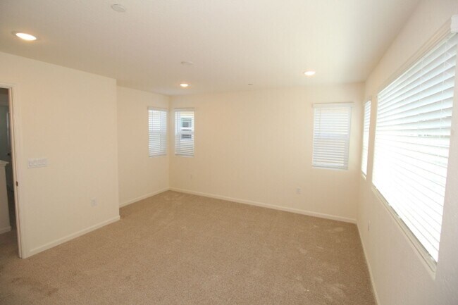 Building Photo - 1462 Pioneer Ln