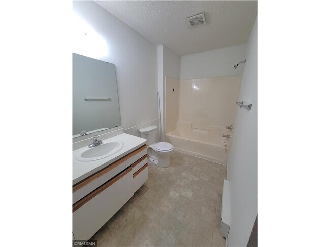 Building Photo - 530 Spring St