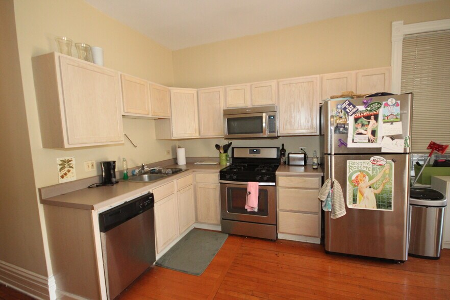 Building Photo - 3338 N Kenmore Ave