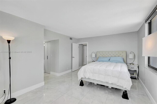 Building Photo - 2301 S Ocean Dr