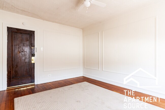 Building Photo - 4531 N Ashland Ave