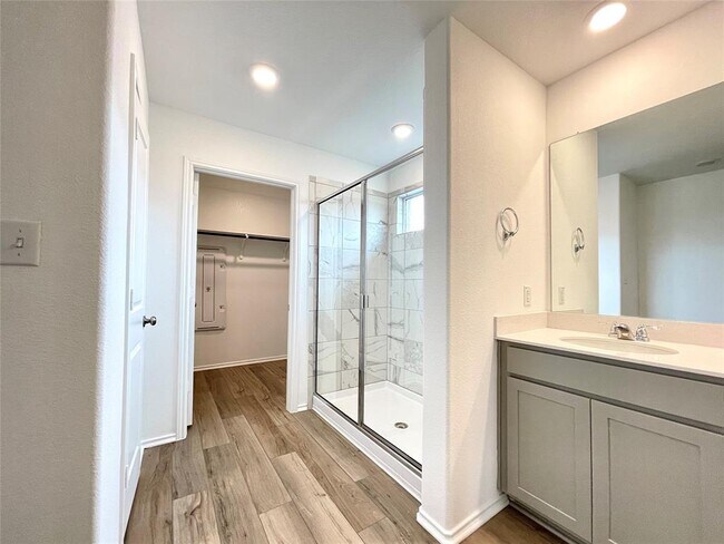 Building Photo - 431 Sebring Cir