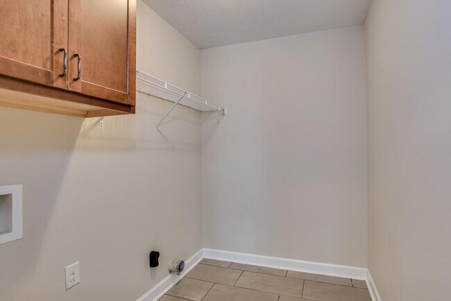 Building Photo - 233 Carlow Dr