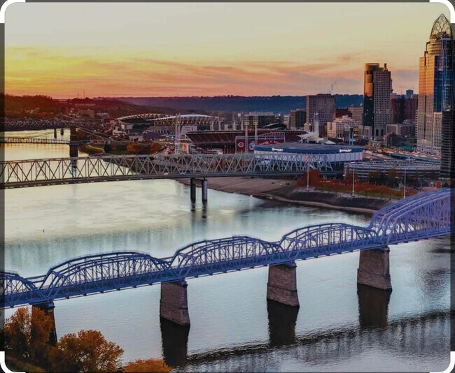 Building Photo - 646 Monmouth St