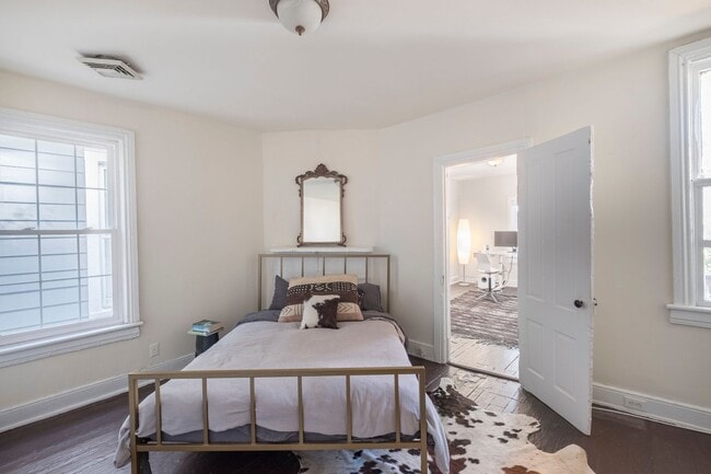 Building Photo - 2 BR/ 2 BA Historic Church Hill Home. Available February 10th!