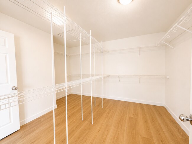 Building Photo - Beautifully Updated 5 Bedroom House with 3 Car Garage For Rent