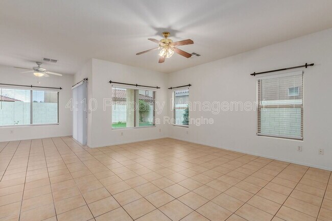 Building Photo - 2644 E Chester Dr