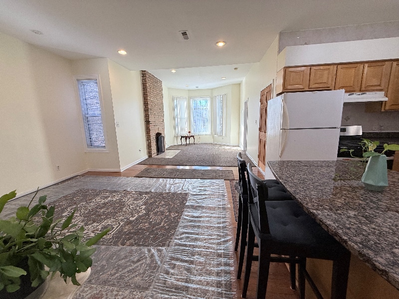 Building Photo - 3643 S Hamilton Ave