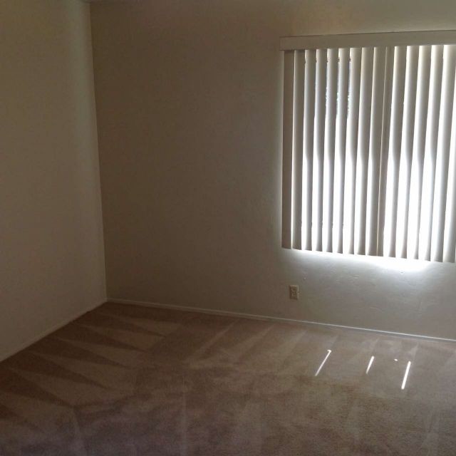 Building Photo - Duplex For Rent in Modesto