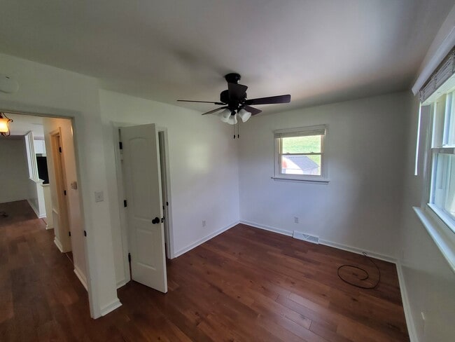 Building Photo - 406 Missimer Ln