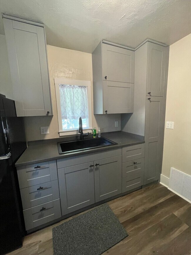 Building Photo - Three Bedroom Single Family Home Near Loeb Stadium