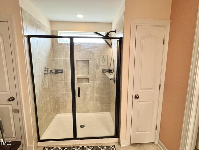 Building Photo - Unique opportunity -- with POOL!