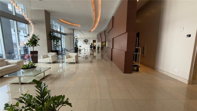 Building Photo - 1111 SW 1st Ave