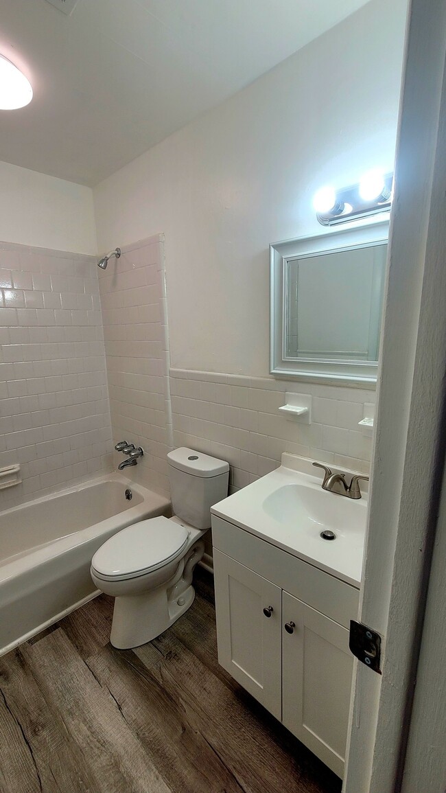 Building Photo - 2620 Wayside Dr