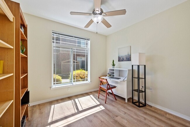 Building Photo - 2450 Windrow Dr