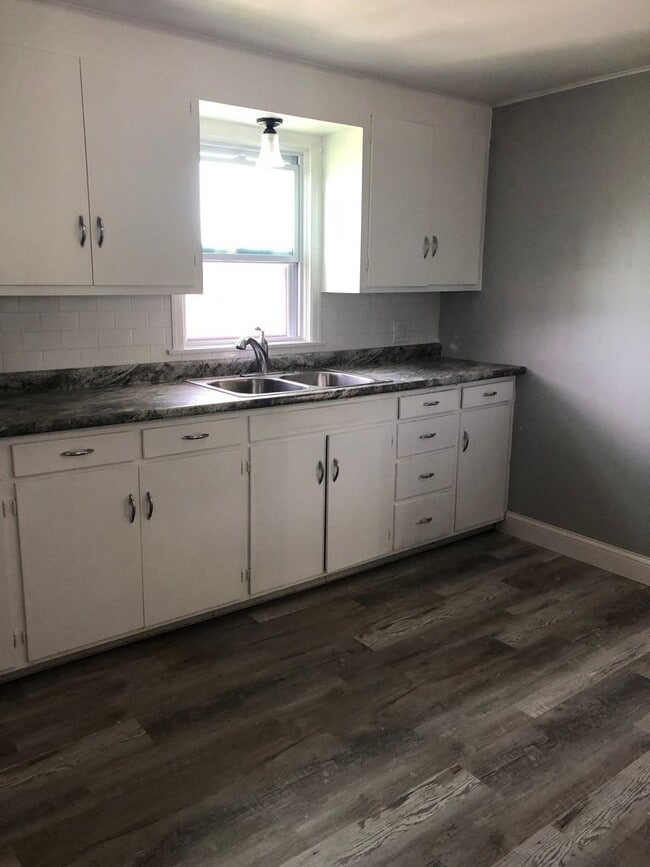 Building Photo - 135 Broad St