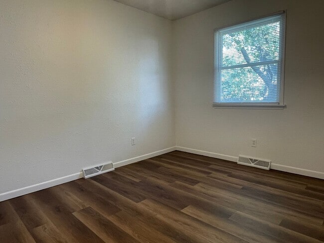 Building Photo - Modern Ranch House in CHATHAM SCHOOL DISTR...