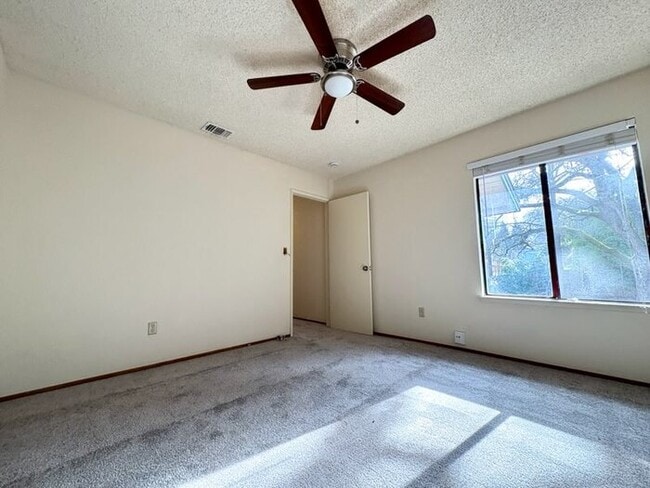 Building Photo - Beautiful Well Kept 3 bedroom for Rent - Folsom