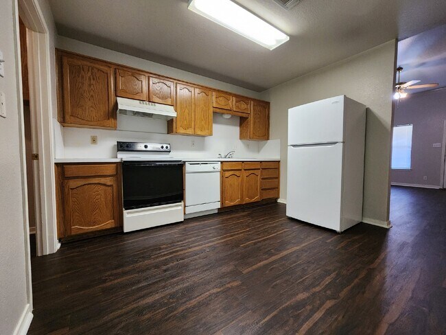 Building Photo - Act fast! Don't let this opportunity slip by. Contact us today to schedule your showing!